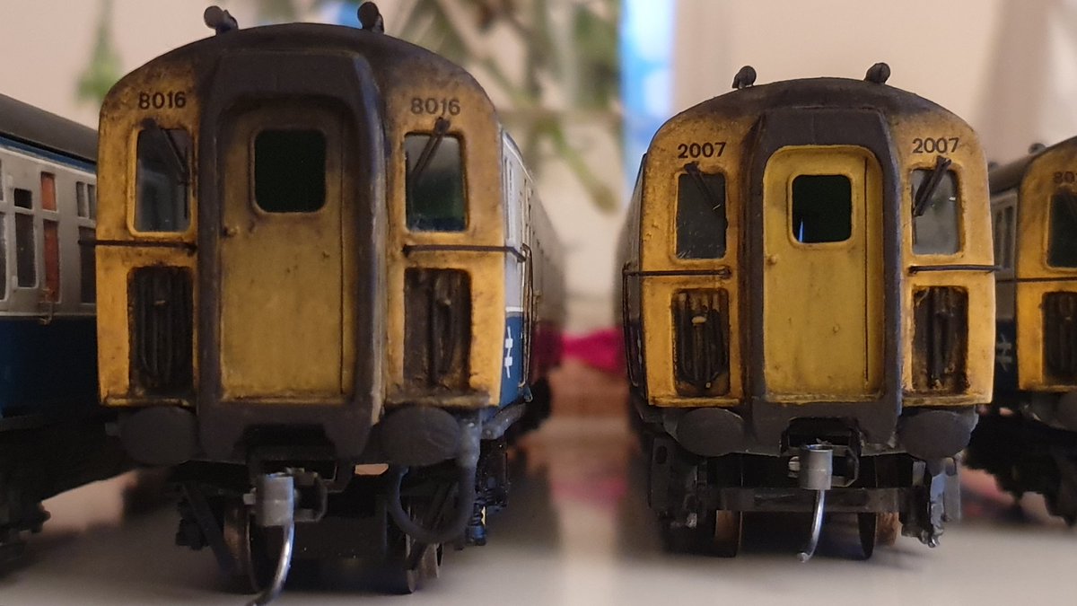 PdannyH's tweet photo. #4REP/#4TC Upgrade: vestibule doors painted and filthy. From my research, in their last months they were literally black, particularly the 4TCs. Destination blinds will be #route91 on the 4TC & #route92 on the 4REP. Next up, lighting...
#TMRGUK #NetworkSouthEast #modelrailway https://t.co/SJaHQToK3K