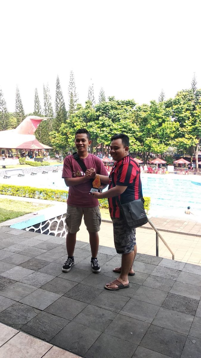 MIBasisPati's tweet photo. matursuwun @Milanisti_PBG untuk waktu dan tempatnya dan suasana yg luar biasa ❤️🖤 #gatdh4jatengDIY #JatengDIYGuyub #JatengDIYOraSepele https://t.co/gMJVhK0KbS