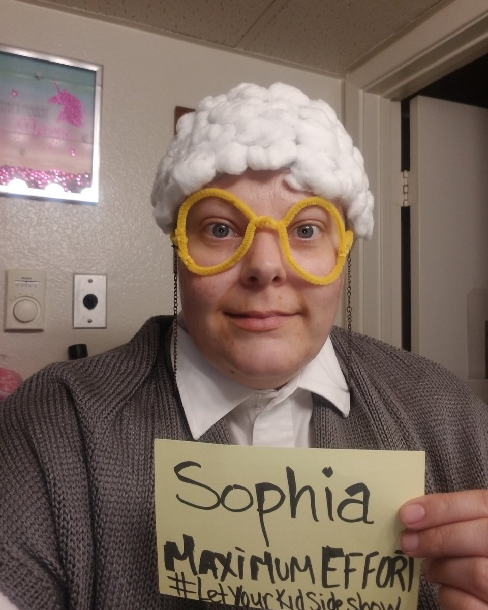 HeatherKor86's tweet photo. Another contest for @collectsideshow  #letyourkidsideshow. This time I'm dressed as Sophia from the Golden girls #beatoo https://t.co/6kbEZZWOyE