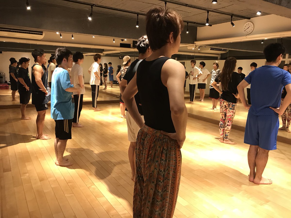 BOYLESQUESHOW's tweet photo. 本日は、お客様参加の定期レッスンがありました!
運動したいな〜 とお考えの皆様、ぜひButterflyTokyoのメンバーと一緒に身体を動かしてみませんか?
7月の定期レッスンの詳細はHPにて🦋
#ButteflyTokyo
#ボーイレスク
#BOYLESQUE https://t.co/F1LaA8pig1