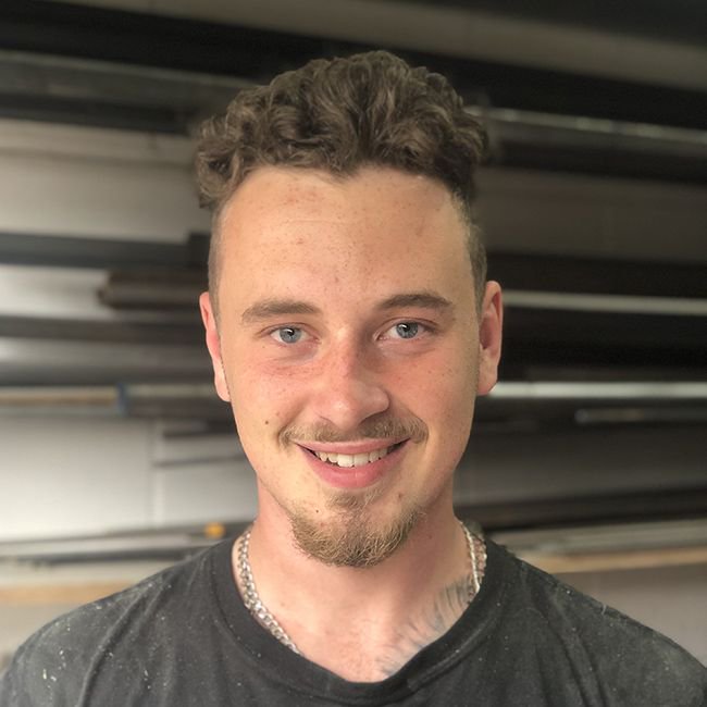 johnson_bespoke's tweet image. Ross is the latest addition to the team, fresh out of college with qualifications in Joinery and Site Carpentry.

Getting hands on, his skills are developing day by day and its great watching him come into his own in the workshop setting.

#staffintro #johnsonbespoke