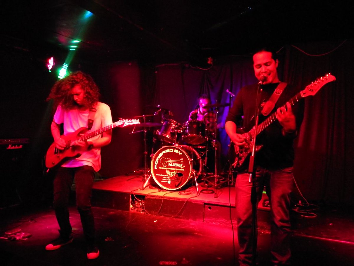 voidgripband's tweet photo. Some more pics of the show....#alchemsitthedeluge#roar https://t.co/OpHa1FG71s