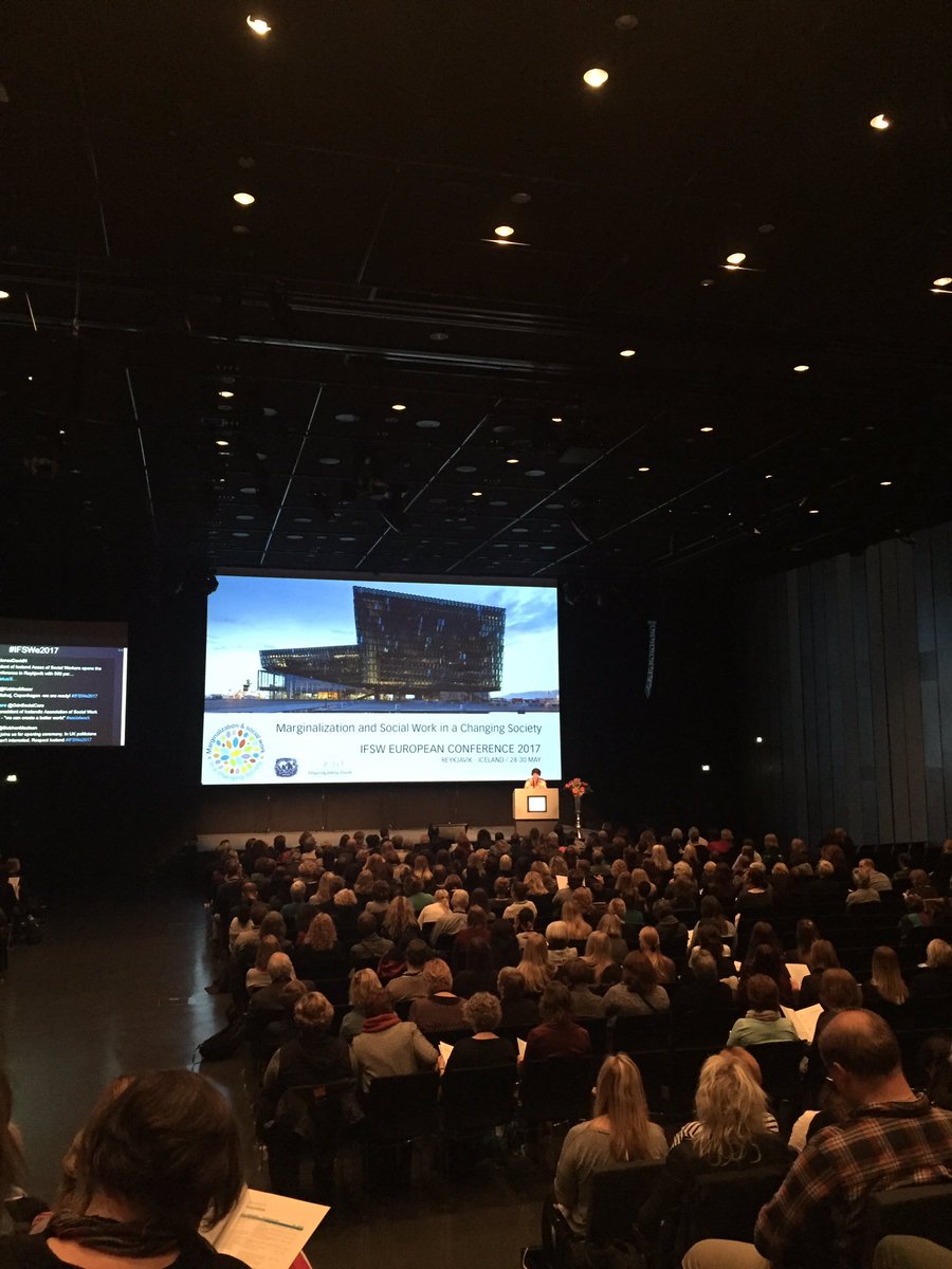 MaritIsaks1's tweet photo. 570 deltakere på åpning av europeisk sosialarbeiderkonferanse på Island. #fellesorg #IFSWe2017 https://t.co/ODhQhQ8ntS