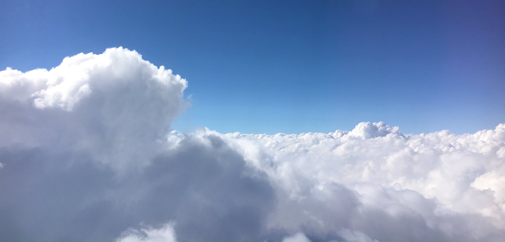 Twitter 上的 そら 雲の上はいつも青空 雲の上の絹雲と青空 空の下の雲島と虹海 今日はいいことあったかな 月曜日 お疲れさまでした そら 青 雲 海 ファインダー越しの私の世界 キリトリセカイ ふぉと Photography Coregraphy T Co 7cic1fren2