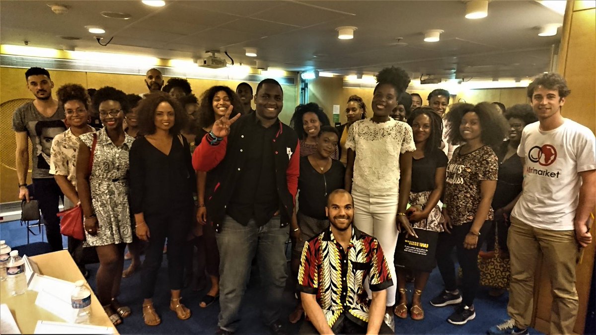 BeNappy_Fr's tweet photo. De superbes rencontres au Salon @Bouclesdebene
Conférence Le Business Afro sur le web avec @Afrikrea @GraceMalanda
👏👏👏 https://t.co/yvNZy55sh3