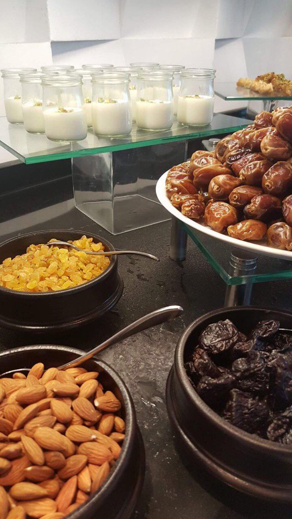 HolidayInnAUH's tweet photo. Indulge yourself with an extensive selection at our #Iftar  at Holiday Inn Abu Dhabi at AED 150 per person https://t.co/TomAQOVtV7