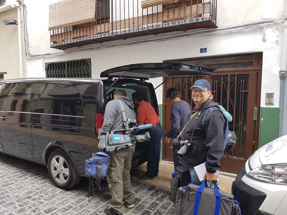 Roquemorella's tweet photo. Hoy recibimos en #Morella @pacolonso @rtve con #somosdietamediterranea empezando por los #flaons @morellaturismo #Gastronomia https://t.co/ZThKtrr2u3
