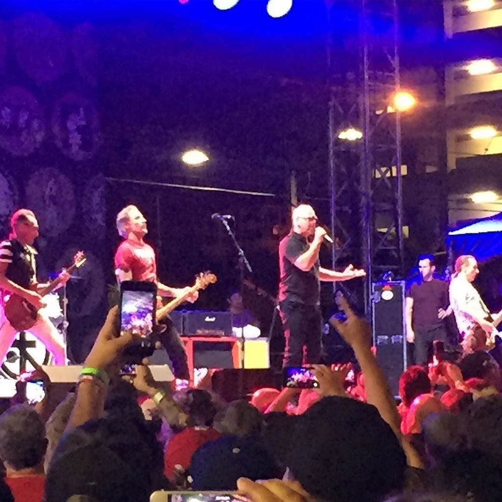 Punknews's tweet photo. Bad Religion live at @PunkRockBowling in Las Vegas, NV #prb17 #PunkRockBowling https://t.co/rMg8rMfCY7 https://t.co/OldETBbie7