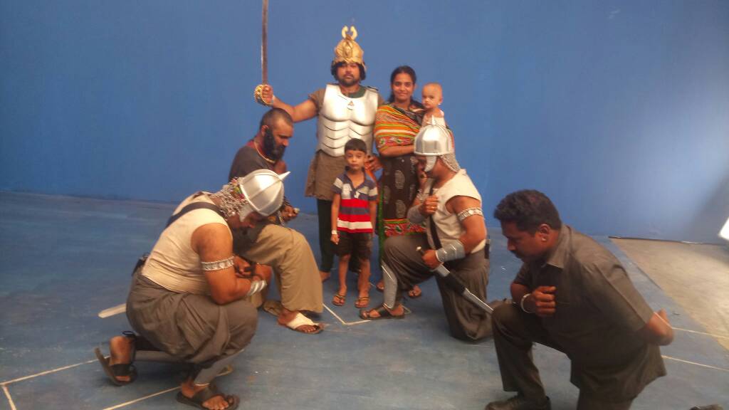 KishkintaTPark's tweet photo. Vishnu's proud family when he become Chennai's #Baahubali! You too can become Baahubali this season at #Kishkinta! #KishkintavinBaahubali https://t.co/TmsHc5Rjl3