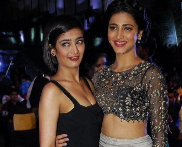 CharuFashions's tweet photo. Most glamorous sister duos of Bollywood!!
#BollywoodSisters #CelebStyle #Sisterlove #BollywoodDivas #FashionTrends https://t.co/izAtaz0T8R
