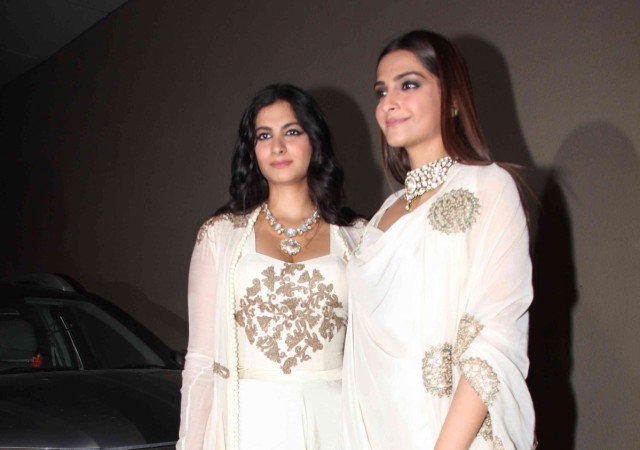 CharuFashions's tweet photo. Most glamorous sister duos of Bollywood!!
#BollywoodSisters #CelebStyle #Sisterlove #BollywoodDivas #FashionTrends https://t.co/izAtaz0T8R
