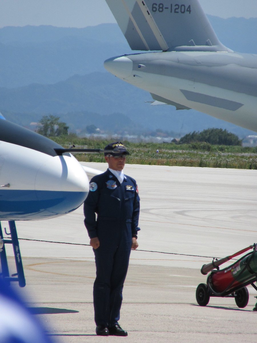 八朔 Pa Twitter ブルーインパルスのパイロットさんはやっぱりカッコいい 園田さんと山﨑さん 上原さんと総括班長谷爲さん そしてキリッとした越後さん ブルーインパルス 美保基地航空祭