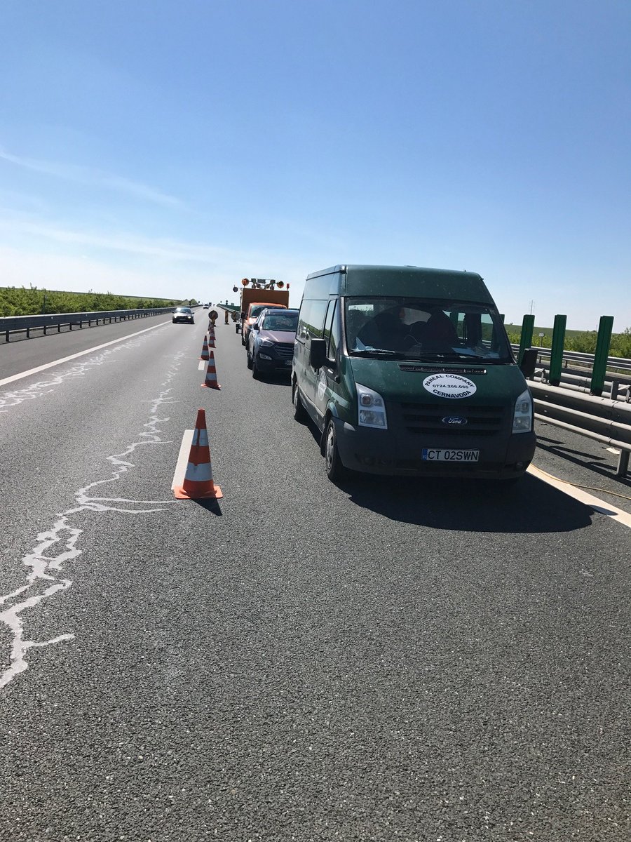 CNADNR's tweet photo. Imagini de la DRDP Constanta cu schimbarea parapetului metalic pe A2.
#cnair #autostrazi https://t.co/zNX94nBp3t