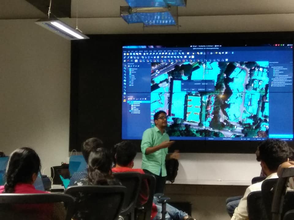 eGovFoundation's tweet photo. #hackforsmartercities winner from #IIITB is given a platform @eGovFoundation to present on their approach to solve the given use cases. https://t.co/M4XHU5dgus
