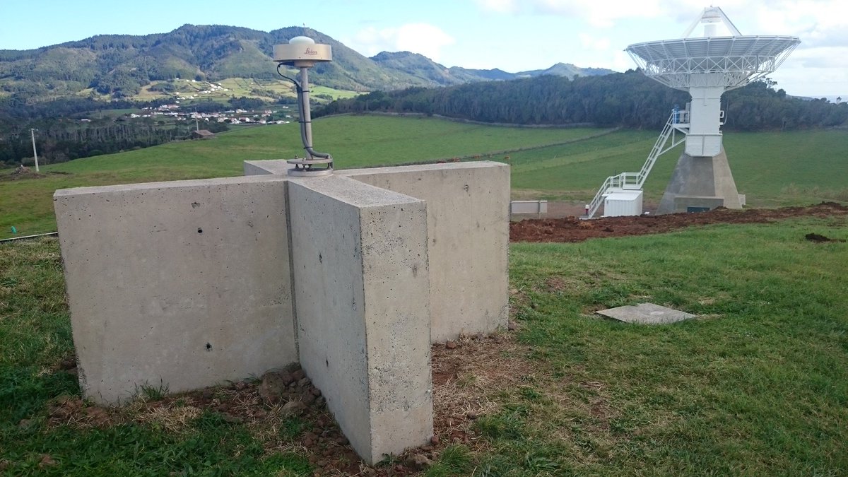 EPN_CB's tweet photo. One new EPN station in Portugal (https://t.co/GfEVOnPLlm) #geodesy #GNSS #EUREF https://t.co/R7L0ZSrewV