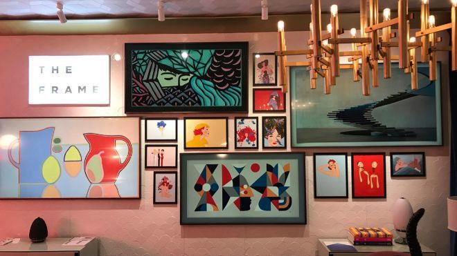 pimpamphone's tweet photo. ¿Buscando a Wally? No. Encuentra la nueva tele de Samsung en esta pared https://t.co/yix6mrqUbK https://t.co/8f2UxlAWnq