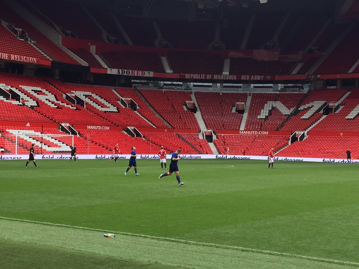 ⚽️ 0-1 here at Old Trafford. <a href="/ManUtd/">Manchester United</a> Away No 9 #DavidLarge slides in at the far post to give his side an early lead! (8mins)