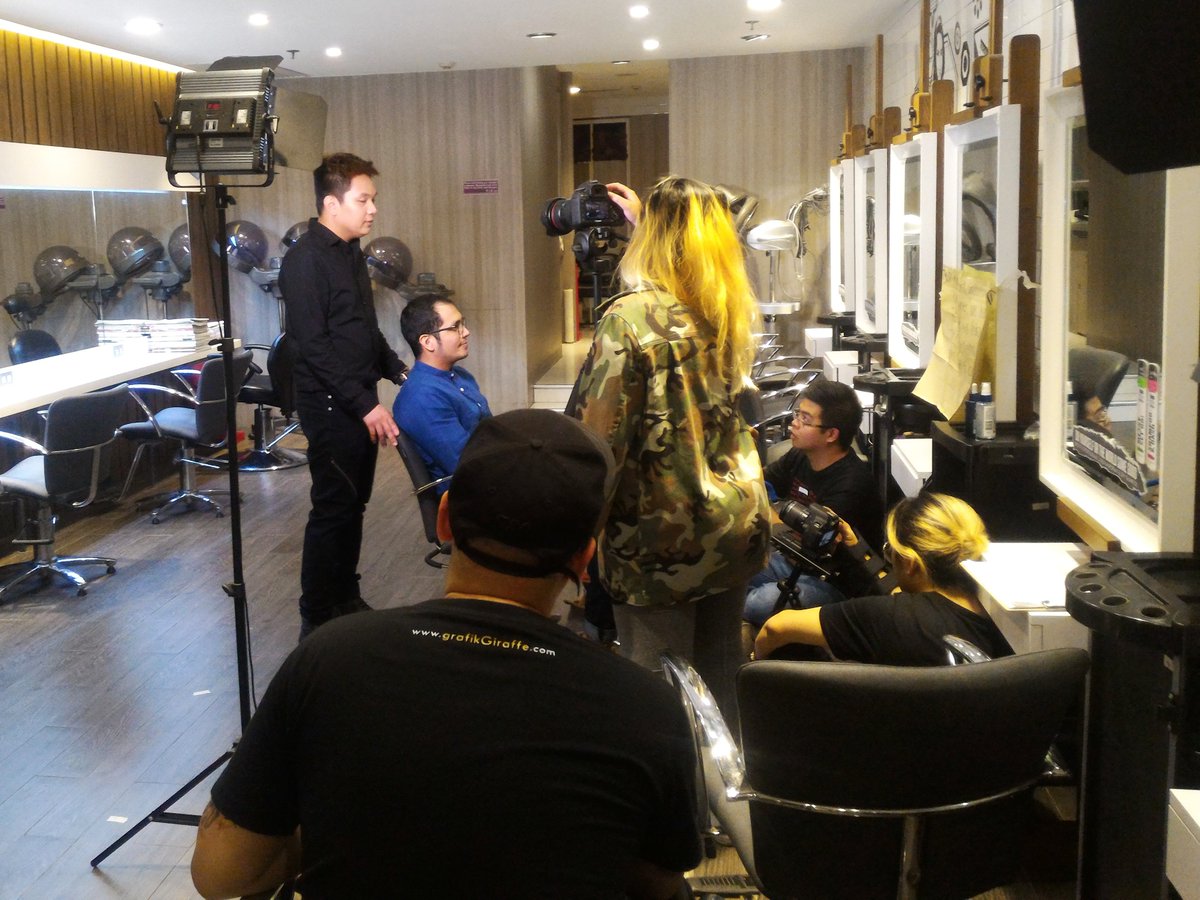 GrafikGiraffe's tweet photo. BTS: Video shoot w/ L'Oréal Professionnel! Thank you again to #LOrealProPH! View the album here: https://t.co/wMoIWlWrfu #grafikGiraffe https://t.co/nbVCy0Z2VS