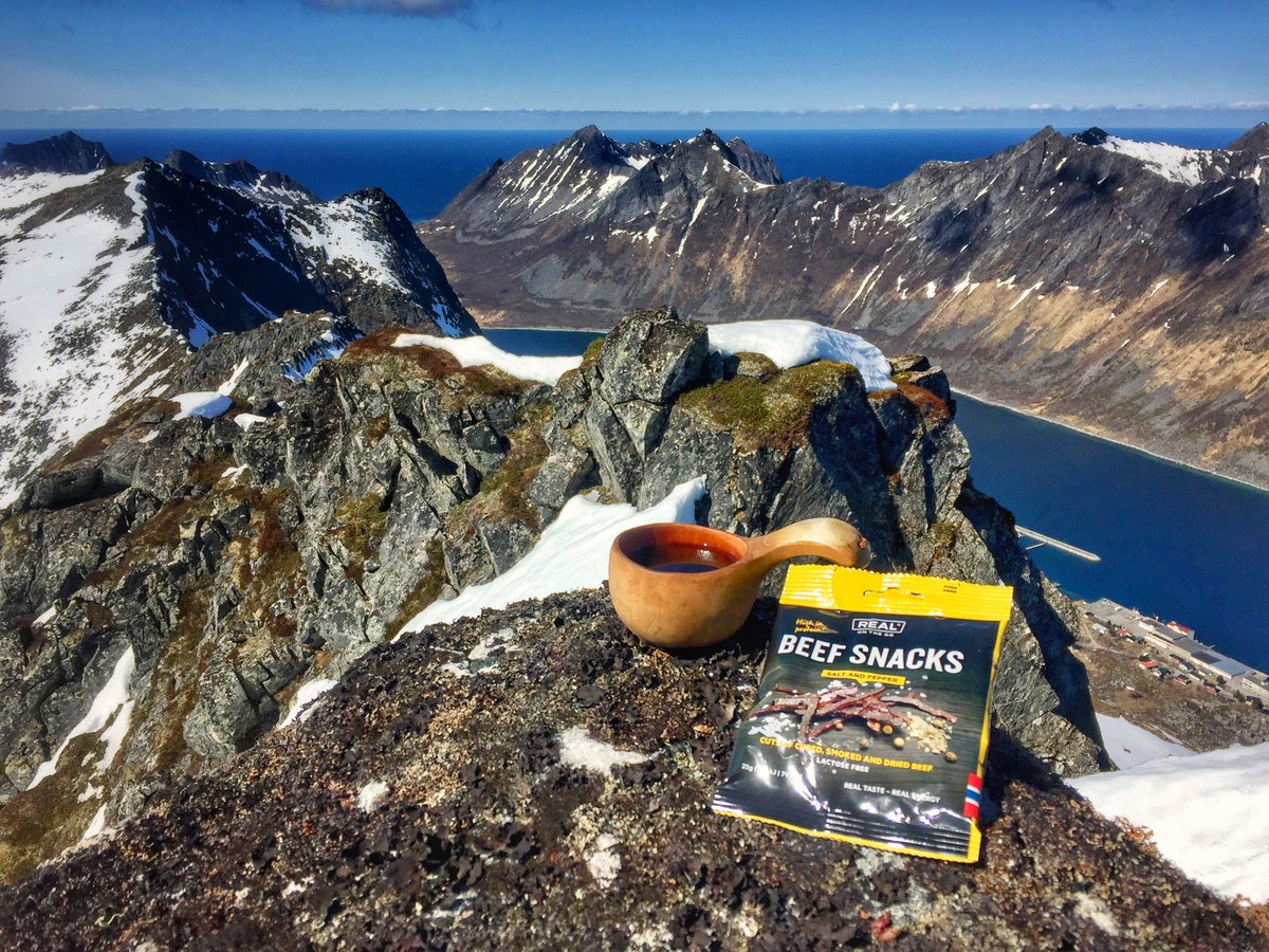 realturmat's tweet photo. Sunny Saturday at the peak of #Midtertind. Perfect view to go with a #coffee and some #RealOnTheGo Beef Snacks Photo by Frode Wiggen https://t.co/TSbAdH4e3q