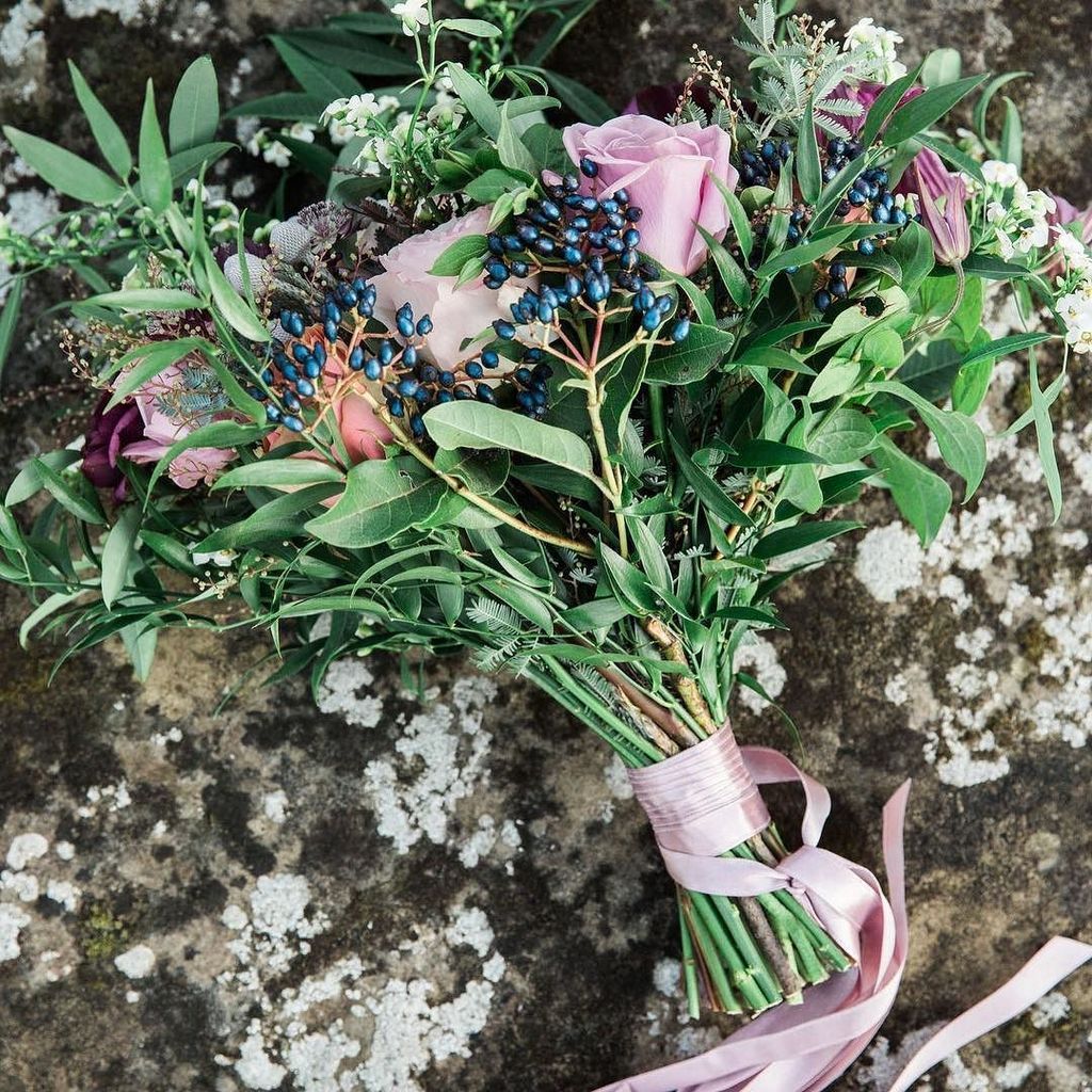 Have a beautiful Monday⠀

Photography @poppykphotography | Bouquet <a href="/gardengaterugby/">Garden Gate</a>

#bouquet #bankholidaymonda… ift.tt/2reoQ4t