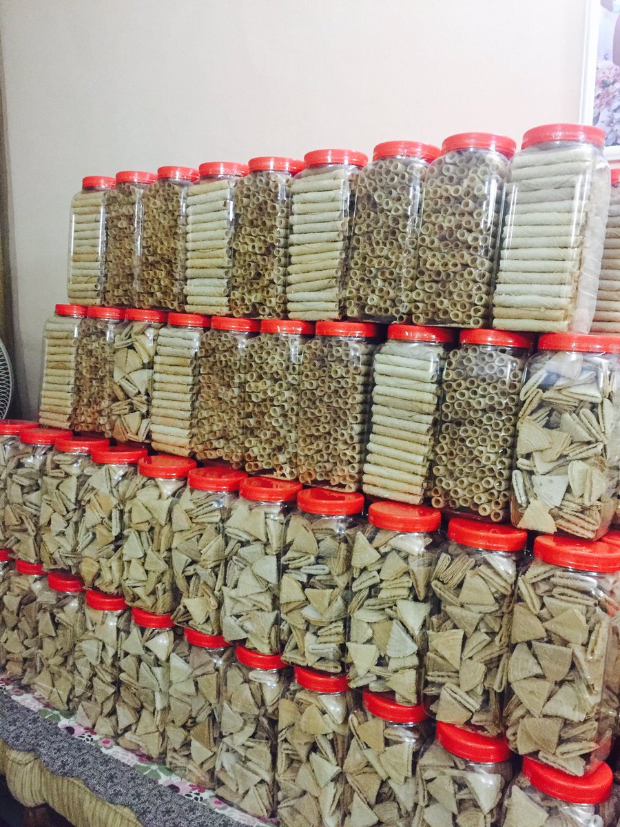 rfqhrzli's tweet photo. No pos sebab takut pecah, hanya boleh cod area port klang/klang/shah alam. Dm for order 😊 #helpmyparents #kuihsepittradisional #sedapwehhh https://t.co/55Y4ReRemf