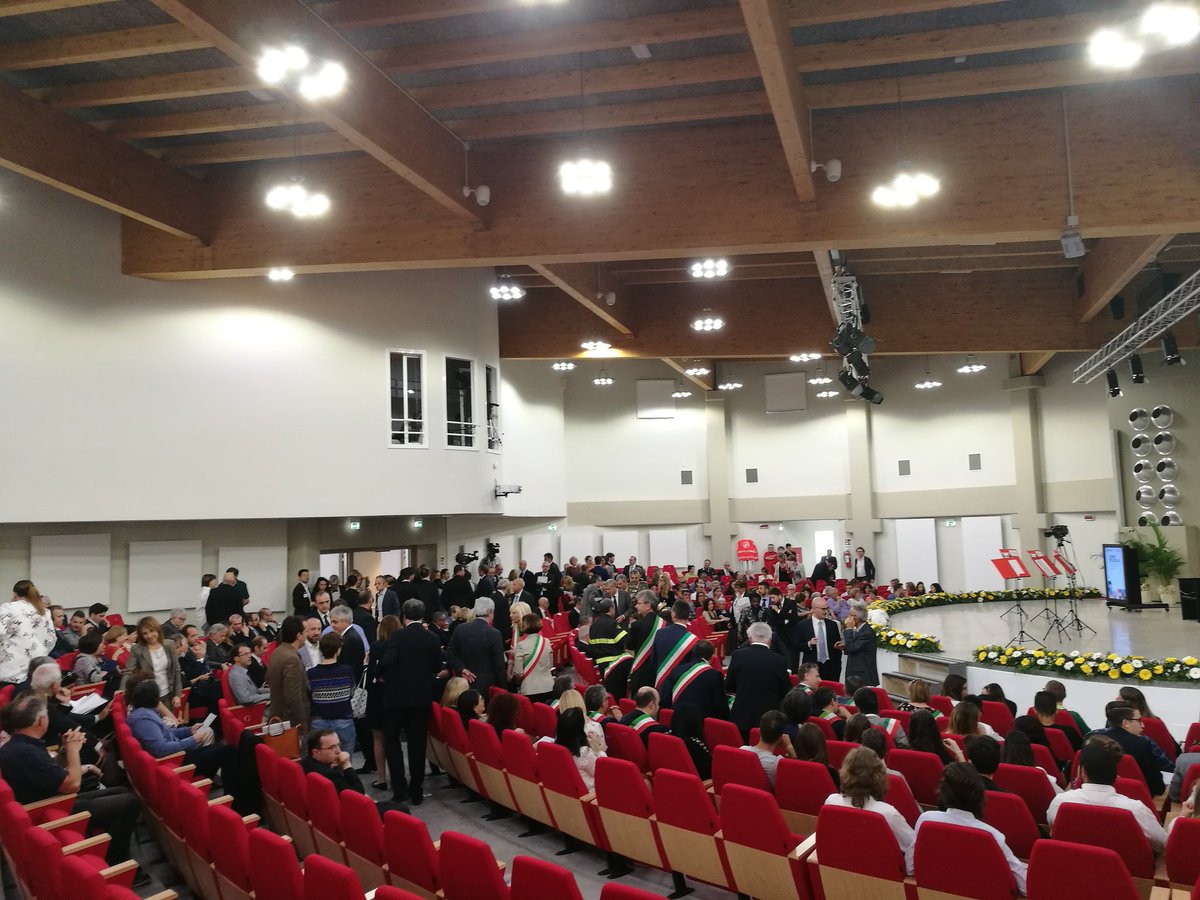 dvdberti's tweet photo. A mirandola auditorium montalcini in attesa di #mattarella a 5 anni dal #terremoto https://t.co/nXodBYGwF1