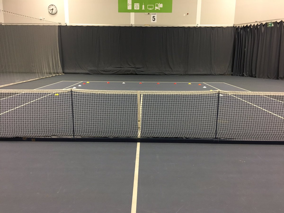 Indoor clay court prep with <a href="/lilshutch/">Lily Hutch</a> before she heads out with <a href="/BritishTennis/">British Tennis</a> to Italy for 10 days #rainingagain #margins #shape