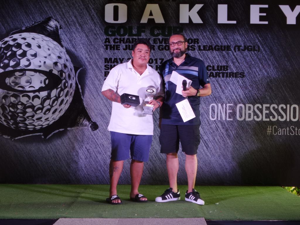 NOW: #Vandolph is Division B champ in the 5th @OakleyPh Golf Cup @inquirerdotnet @diyarista #OneObsessoon #CantStop