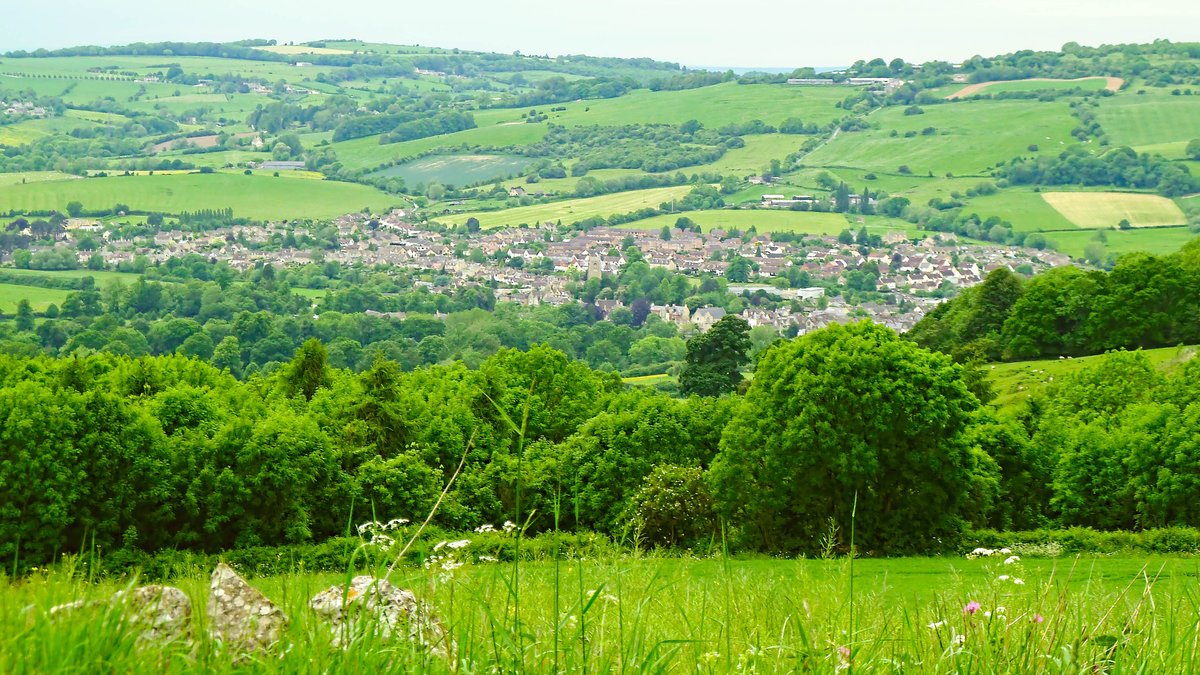 Are you coming to the Winchcombe Street Fair today? It's starts at 10 am and festivities carry on until 4 pm. #Free entertainment for all.😀