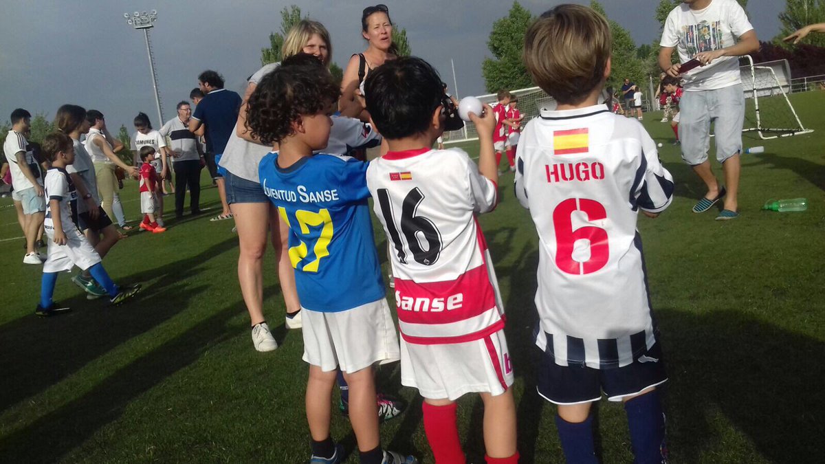 ClubDepCarranza's tweet photo. Amistad, rivalidad sana, deportividad, valores... Unidos por el fútbol en San Sebastián de los Reyes. #somosequipo https://t.co/i9yuXbc7D6