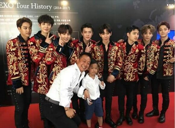 za on X: The CEO of Louis Vuitton Korea, Hyun Ouk Cho attended the concert  yesterday together with his son. SM gave him VIP invitation.   / X