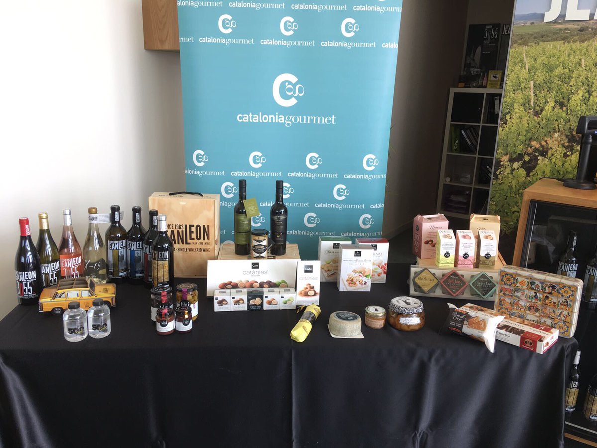 jeanleon1963's tweet photo. Aquest dissabte vam convertir el Centre de Visites en una Fira de Productes de @cataloniagurmet. Moltes gràcies a tots per venir! https://t.co/3tWsI0GA0I