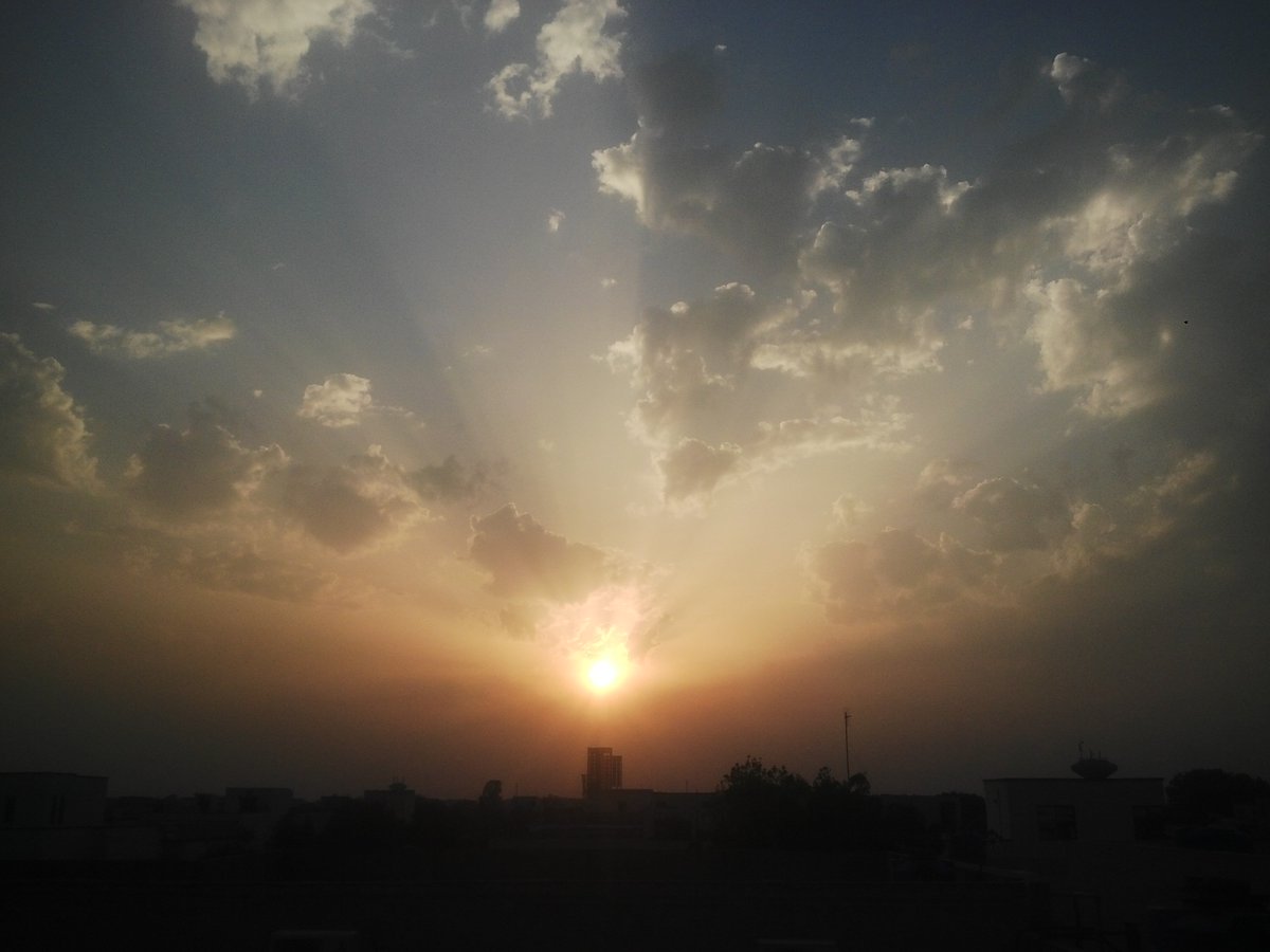 maximilian1s's tweet photo. fortune favors the brave. #strength #success #Motivation #DREAMS #WORK #workhad #fortune #Ambition #life #Happiness (photo by Maximilian) https://t.co/H4NtTXjsay