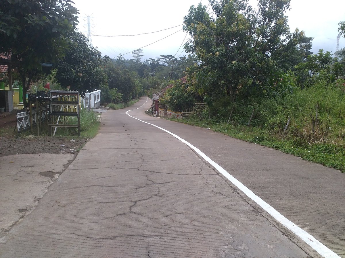 dadancius's tweet photo. Marka jalan Kec SUKASARI #SukasariBerhias @DediMulyadi71 @DiskominfoPWK @Harombrandou https://t.co/e6IGBPxooX