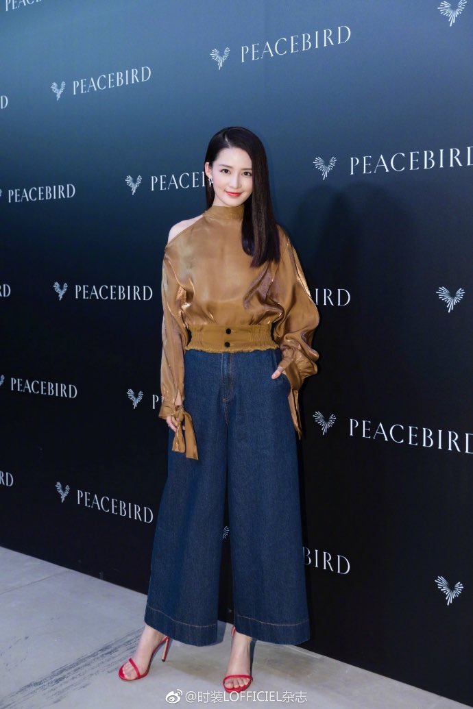 LOFFICIELCHINA's tweet photo. #peacebird 2017 autumn &amp; winter live show. Theme: "Live on Stage" #liqin #chunxia #lixian #zhangxueying was invited to watch the show. https://t.co/uDvC3PUz4L