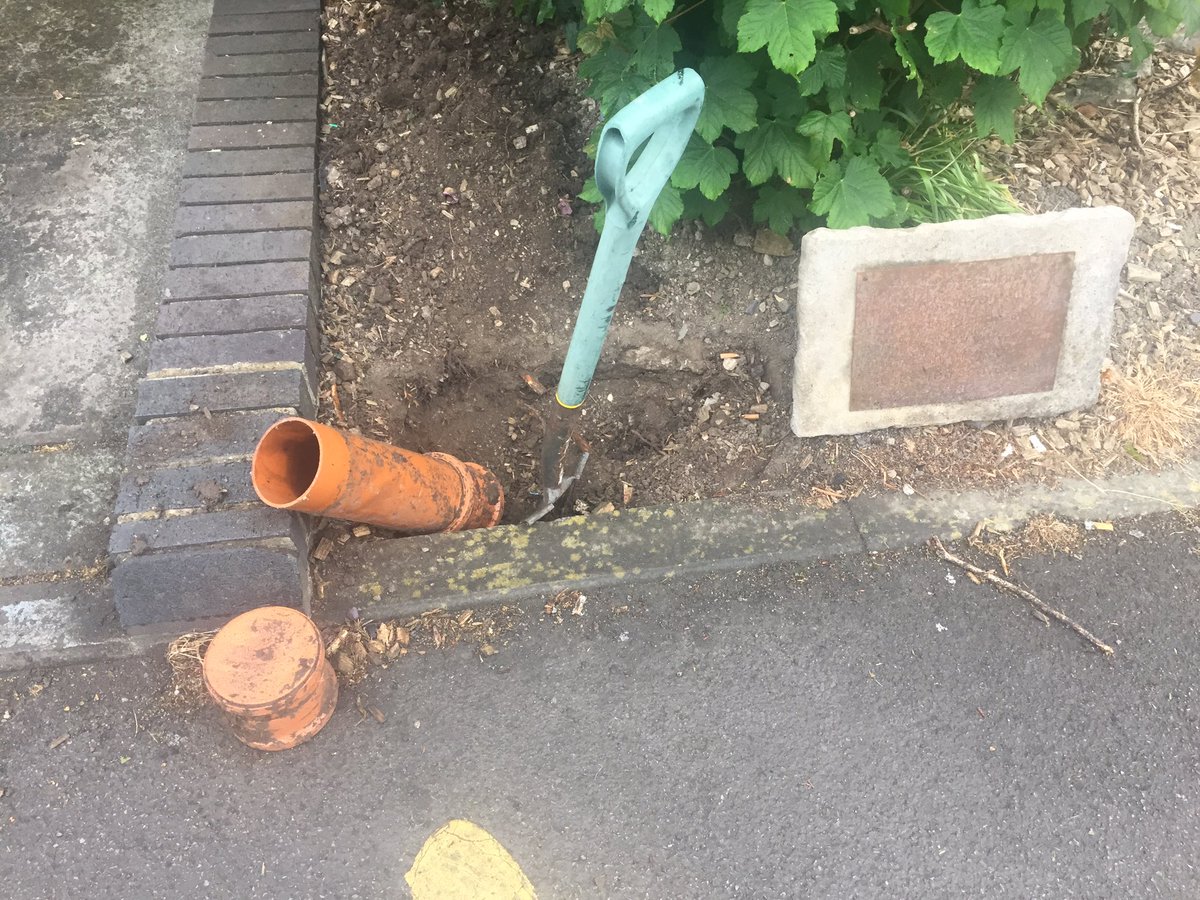 PortTalbotPI's tweet image. Not everyday you dig up a time capsule! 20 Years! @Jdentonswalespi @PIWestIsBest @WeAreSUGM @placemadebyyou