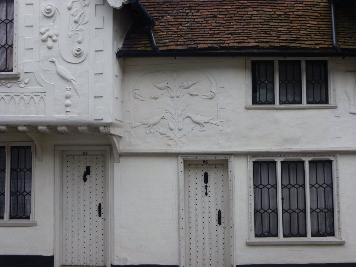 MorleyRA's tweet photo. The Old Sun Inn, Saffron Walden, most famous for its C17 pargetting of legendary figures Tom Hickathrift (wheelwright) and the Wisbech Giant https://t.co/z2yaJINUiE