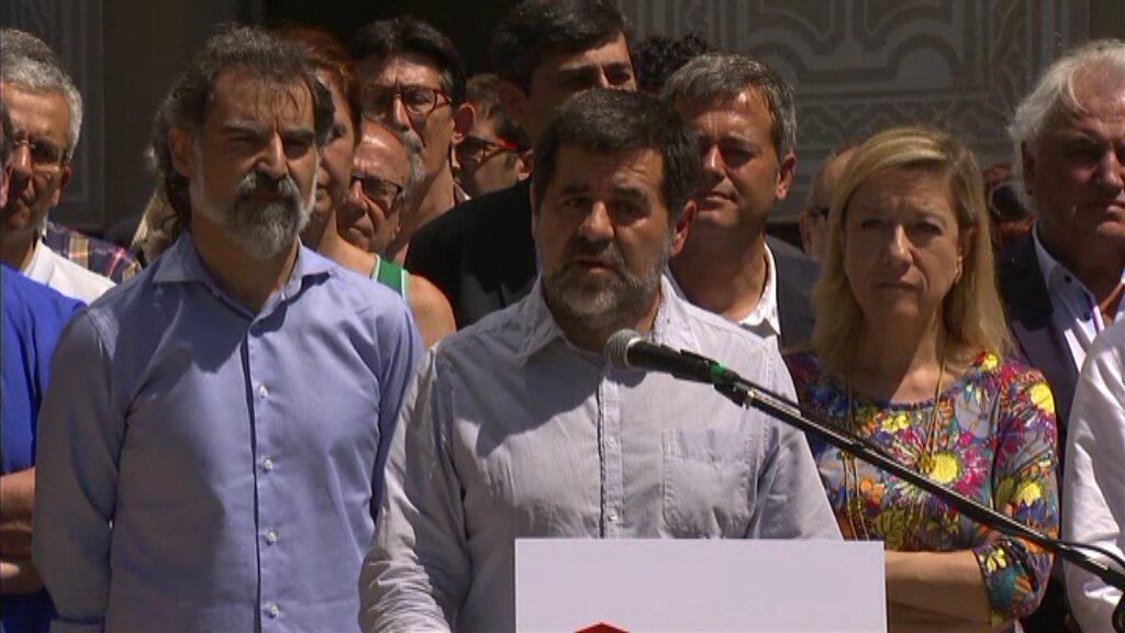 3CatInfo's tweet photo. #ÚLTIMAHORA ANC, Òmnium i AMI demanen al govern que digui la data i la pregunta del referèndum https://t.co/mwWpZ3hwaf https://t.co/JYoh3MHe8a
