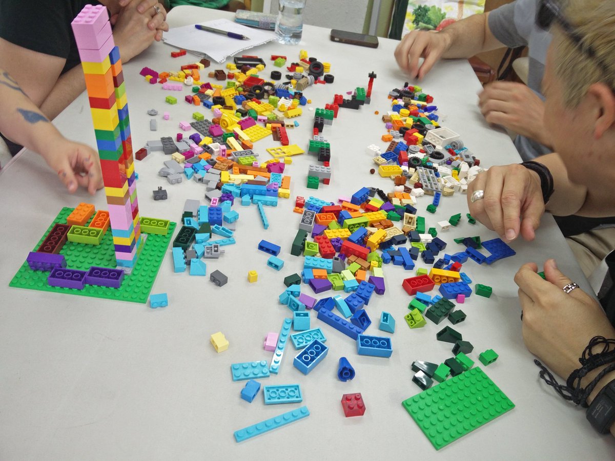 unairoldan's tweet image. Mañana de Cynefin Lego Game en #Road2BAOS y @madriagil.