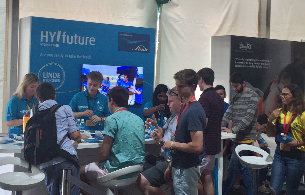 Christinamcg07's tweet photo. Engaging with the engineers of the future @The_Linde_Group #joinlinde #makethefuture https://t.co/sKBHZmMs0M