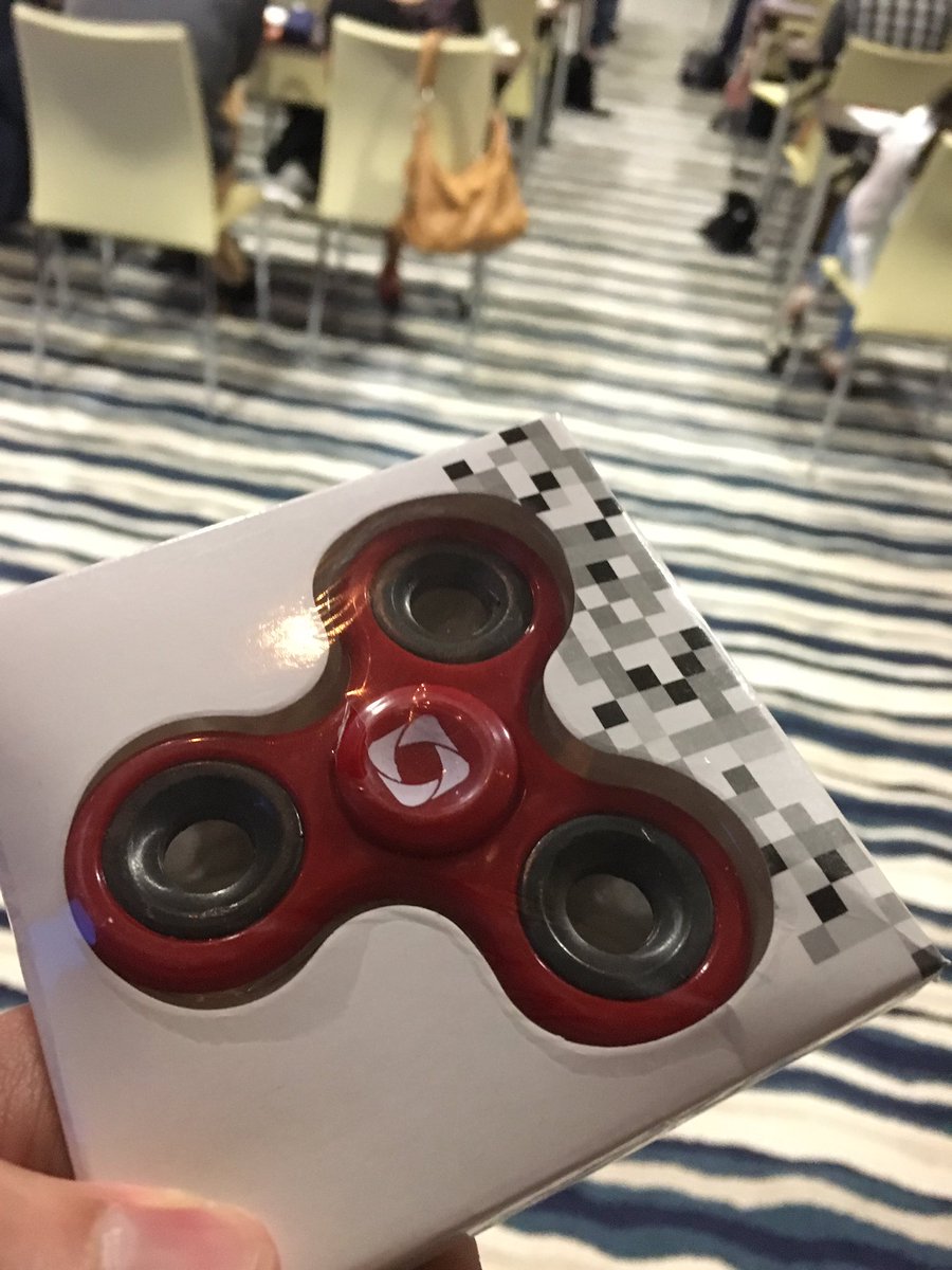 didac_ea's tweet photo. Hoy en #ApplauseBCN han traído merchandising super chulo, pero sin duda el más a la última es el de @MOBUSICOM 👌🏻👌🏻👌🏻 https://t.co/W2pSxx4PlB