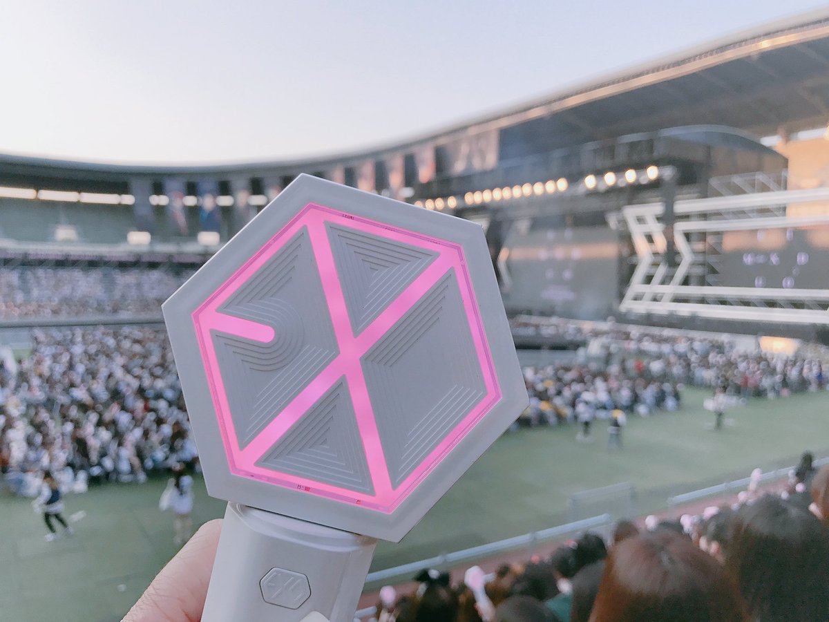 glamoursehun's tweet photo. CAN'T WAIT FOR OUR COLORFUL OCEAN TO SLAY JAMSIL STADIUM.

(pic cr. to owners)
#EXOrDIUMdotinSeoul https://t.co/S3PbdgfrJQ