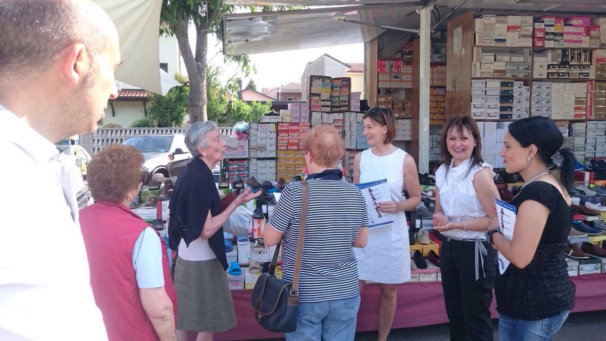 comilara's tweet photo. Continua il tour di supporto ai nostri candidati di @forza_italia: oggi al mercato di Gerenzano con la candidata sindaca Miriam Longeri! https://t.co/6jqodsj91p