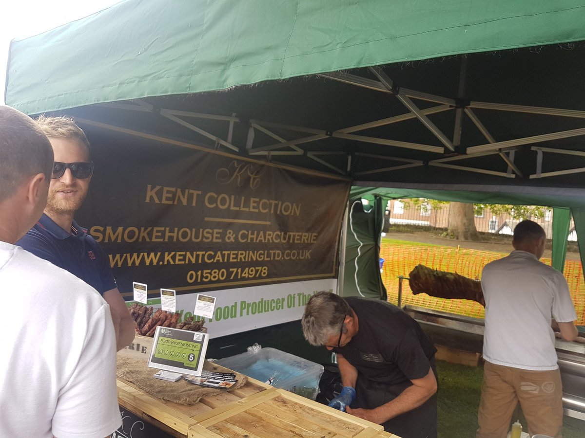 TonFoodDrinkFes's tweet photo. .@kentcateringltd hard at work collecting customers #kentcollection #TFDF17 https://t.co/QfqUzduGTe