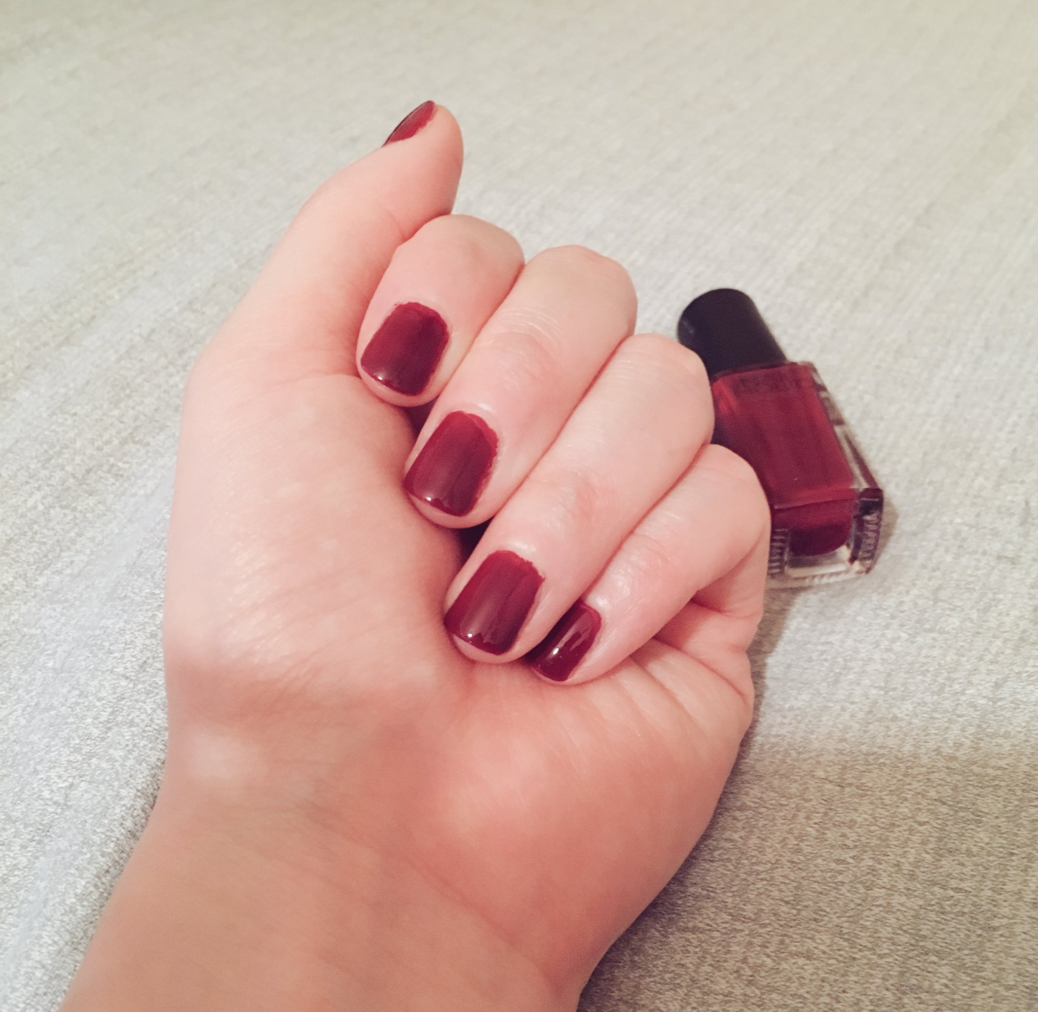 Hiromiiiiiiiiii このボルドー 血豆色 はとっても気に入った 決してブラウンにならない色 いい 休日だけの濃い 色ネイルだけど 気持ちをoffにする大切な儀式 ネイルホリック Nailholic Rd403 T Co Yek666jx00 Twitter