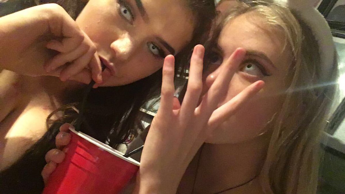 laurenosmithh's tweet photo. Happy 16th to my pengting baby, I love u soo much,Sorry bout some of these pics from yr 9 #since015 miss u π have a brill day @millaomeara2 https://t.co/FbKnKJIO7h