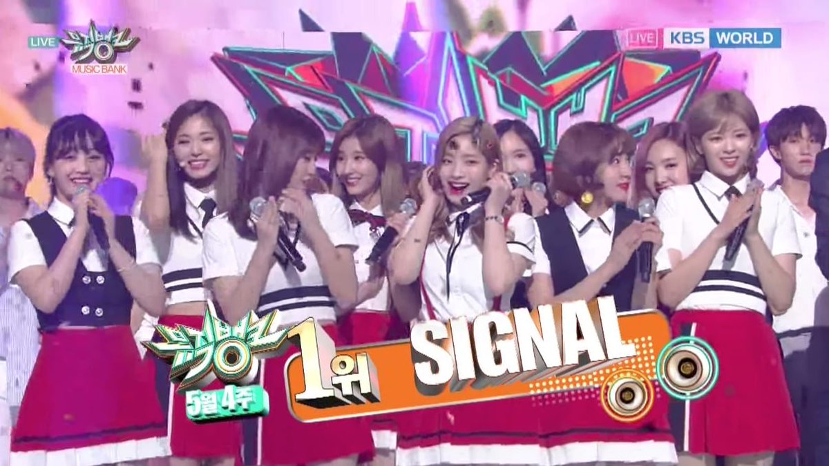 kenterinID's tweet photo. (Music Bank) TWICE Bawa Pulang Trofi Ketiga untuk “Signal” https://t.co/CPRxaoQhDb
#TWICE #Signal #Signal3rdwin https://t.co/VvNEwPWX7Y