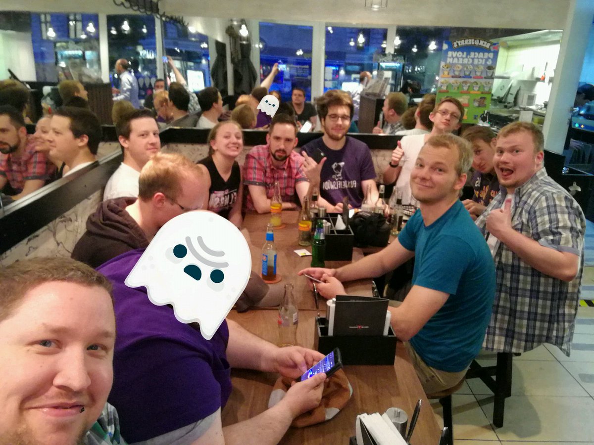 BlognBurgerWIEN's tweet photo. #BnBWien9 Gesichter 😊 https://t.co/7yiBoB2Te8