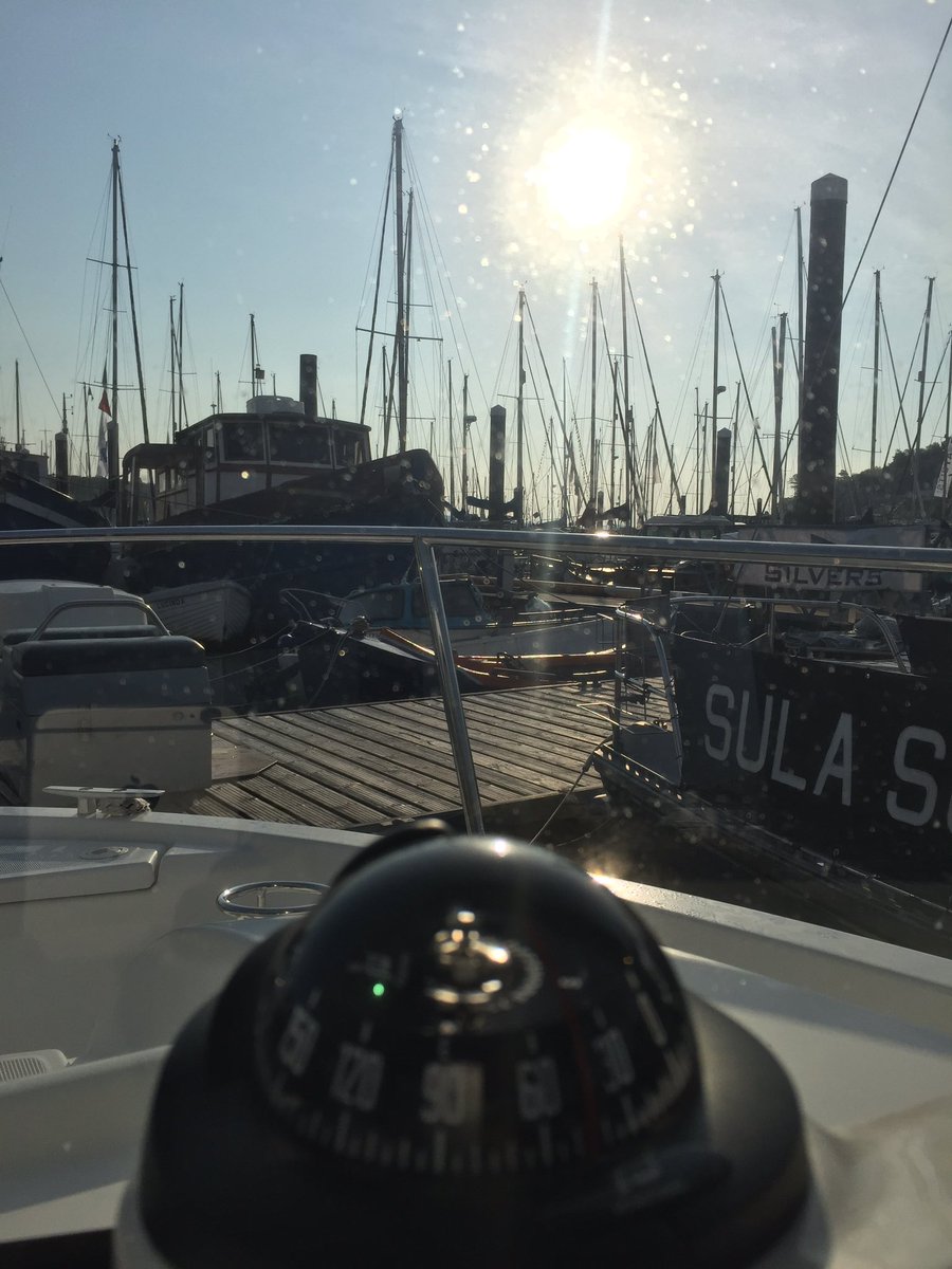 ScottishSeries's tweet photo. Early morning sunshine for @tarbertharbour this morning what looks like a good day with a mixed afternoon #scottishseries17 https://t.co/4v4tedEU7H