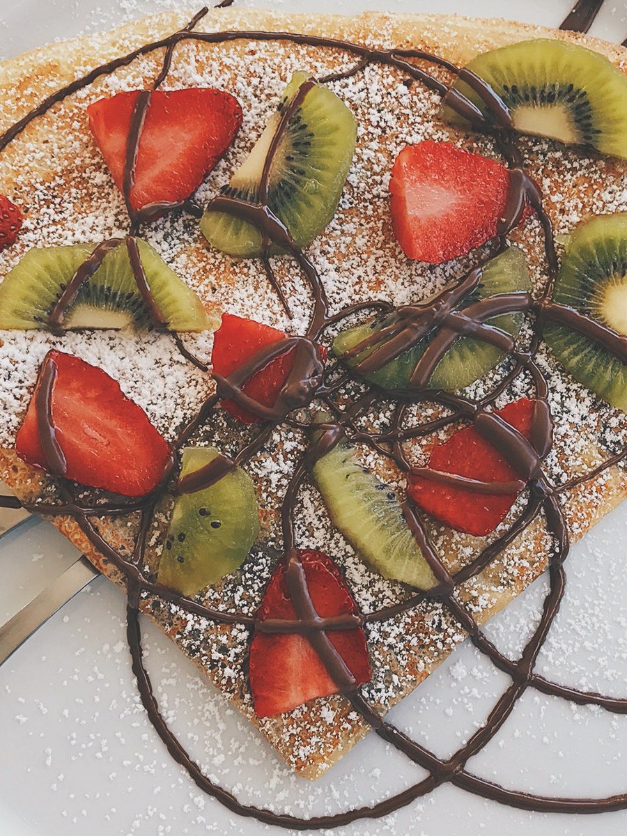 JorgeLeonDj's tweet photo. Breakfast time! 🍓🥝🍫 https://t.co/eVjnH4Ui4h